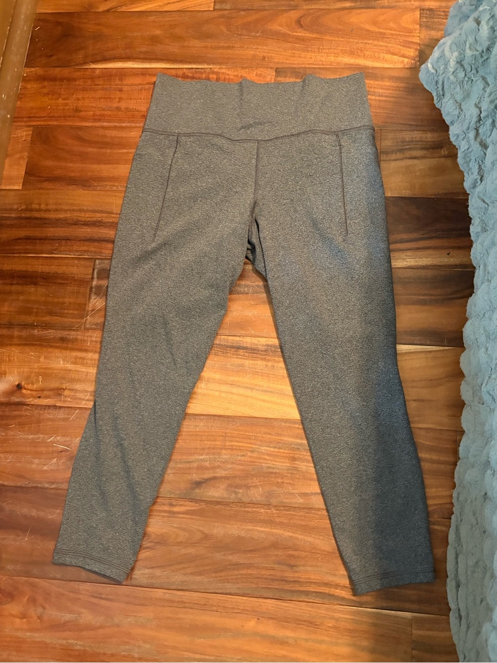Athleta Salutation Stash Pocket II 7/8 Tights Gray Leggings Size L Yoga (1277)